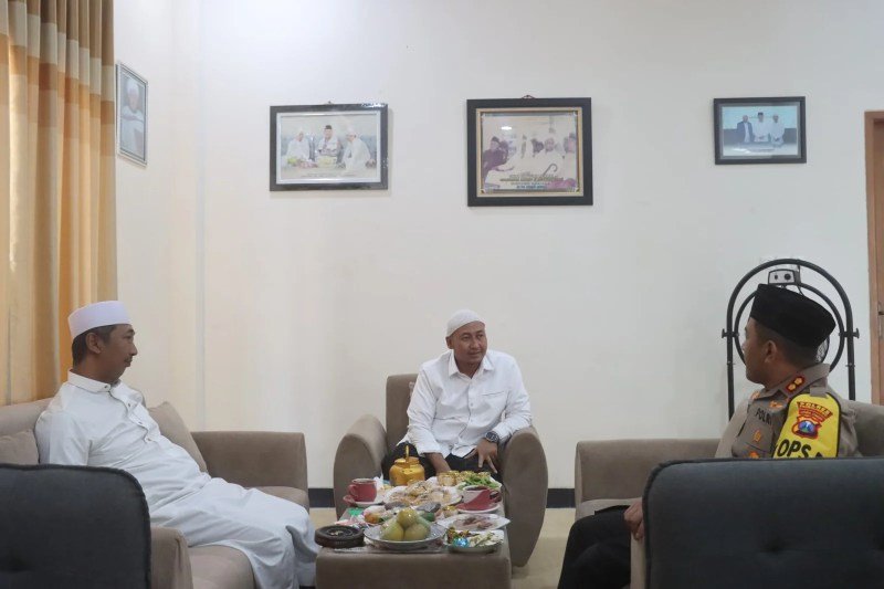 Awali Tugas, Kapolres Probolinggo yang Baru Kunjungi Ponpes Nurul Qodim Paiton