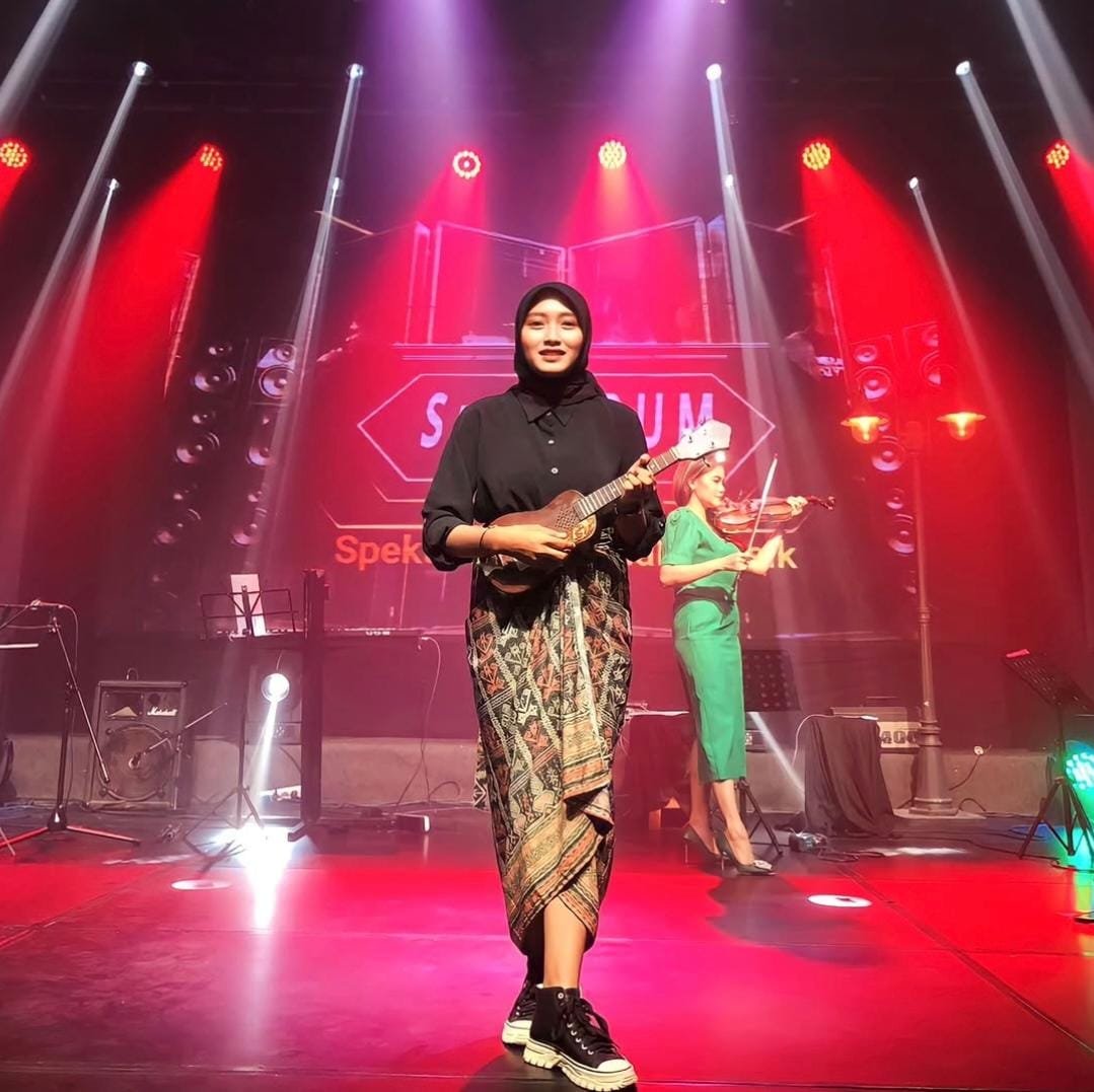 Harumkan Nama Daerah Pasuruan! Lailatus Sa’diyah Tembus Program Nasional “Belajar Bersama Maestro Kemendikbud”