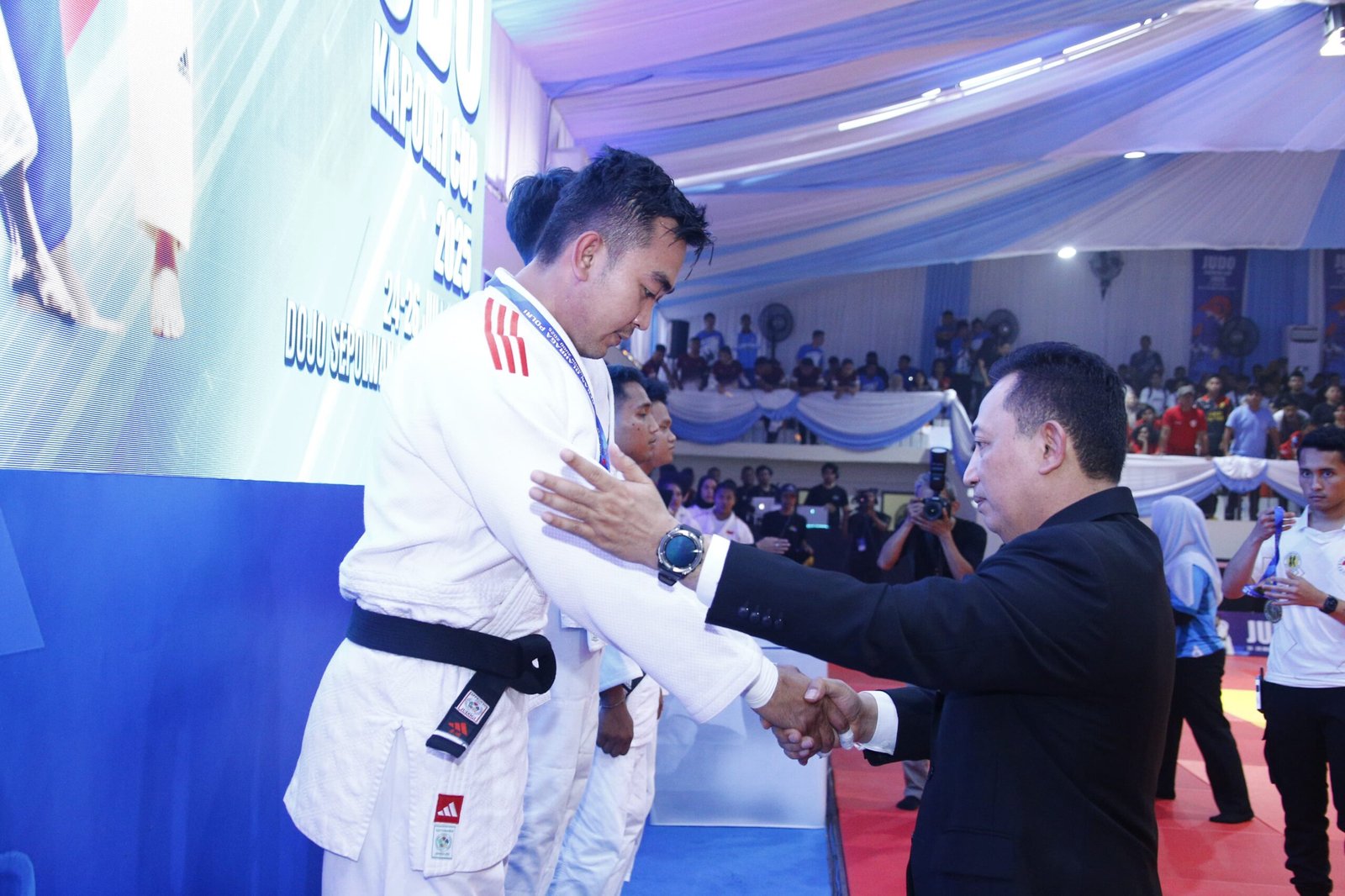 Kapolri Jadi Wasit di Kejuaraan Judo Kapolri Cup 2025