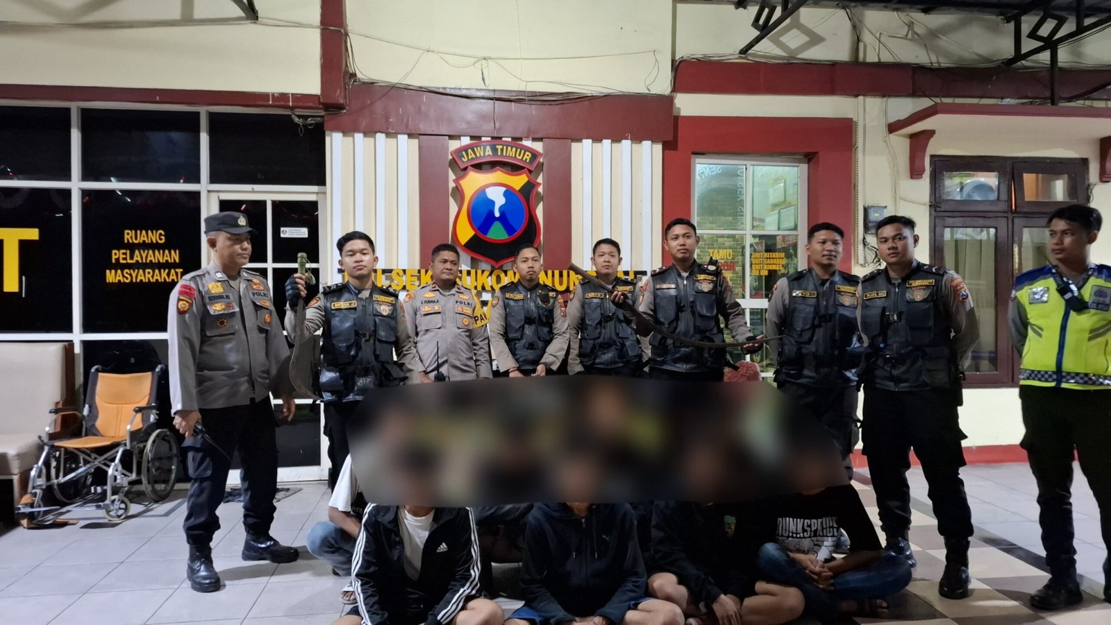 Patroli Jogoboyo Amankan 8 Pemuda Hendak Tawuran di Surabaya, Sejumlah Sajam Disita