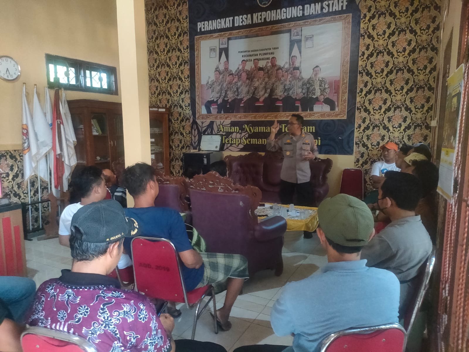 Polisi Tenangkan Warga Kepohagung, Kantor Desa di Tuban Tak Jadi Disegel