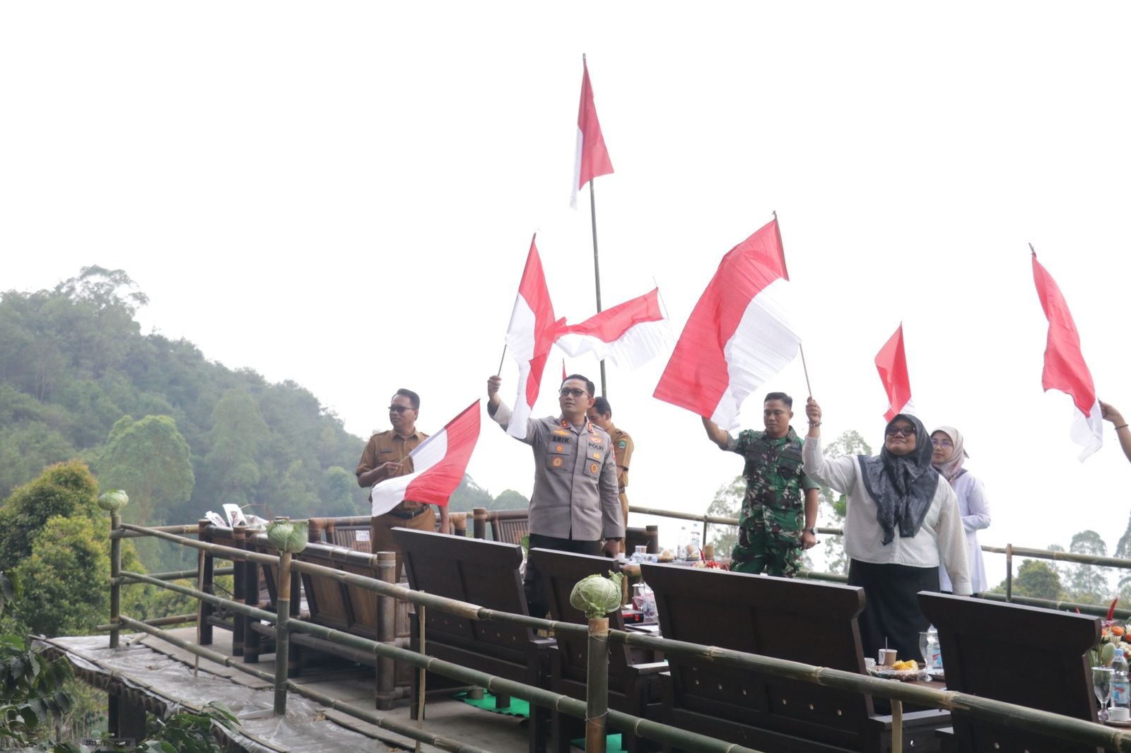 Polres Magetan dan Forkopimda Magetan “Ngopi Bareng” Bersama Petani Kopi di Lereng Lawu