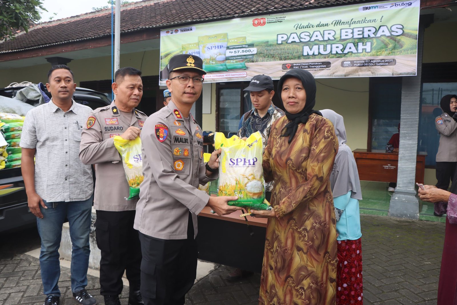 Jaga Stabilitas Harga, Polres Trenggalek Gandeng Bulog Gelar Pasar Beras Murah