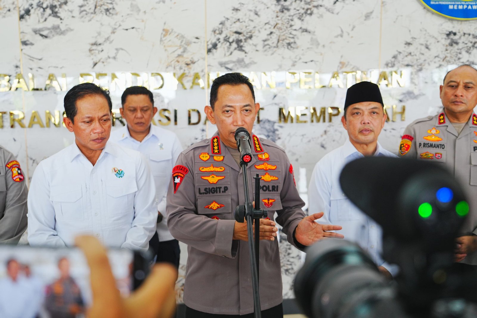 Tinjau Penanganan Karhutla Kalbar, Kapolri Ungkap Titik Api Terus Menurun  Kalbar – Kapolri Jenderal Listyo Sigit