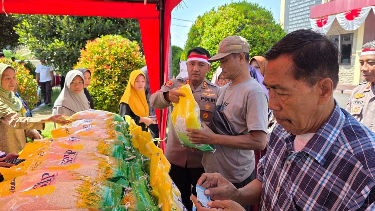 Polres Probolinggo Gelar Gerakan Pangan Murah, Masyarakat Sumringah