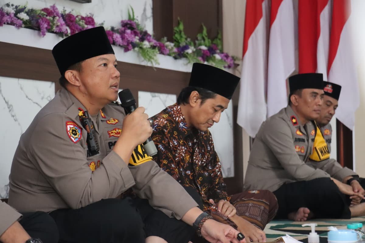 Memperingati Hari Maulid Nabi Muhammad SAW, Kapolres Mojokerto Kota Rangkul Anak Yatim-Piatu