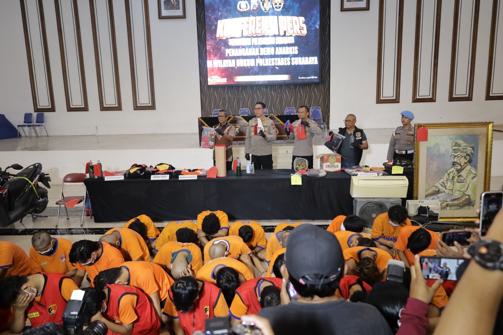 Polda Jatim Ungkap Fakta Kerusuhan di Surabaya Amankan 315 orang Tetapkan 33 Tersangka