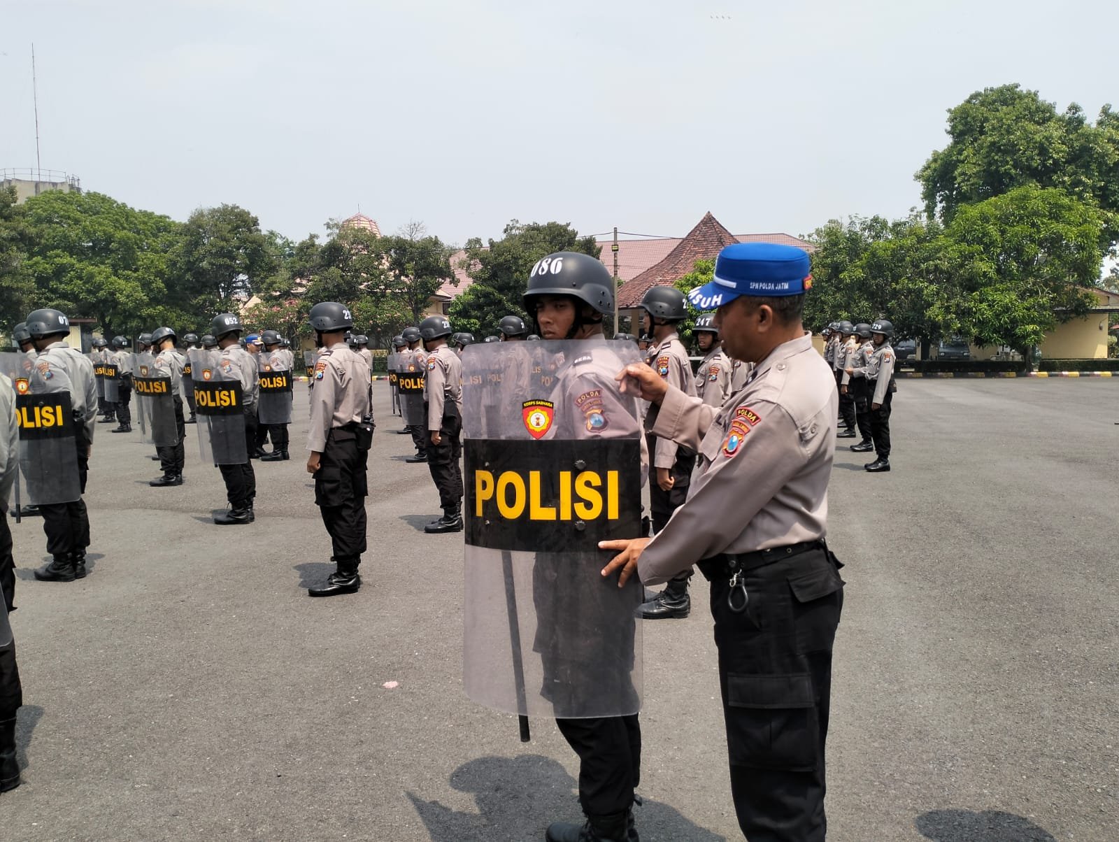 Cetak Polisi Humanis, 247 Siswa Diktukba SPN Polda Jatim Dibekali Teknik Dalmas