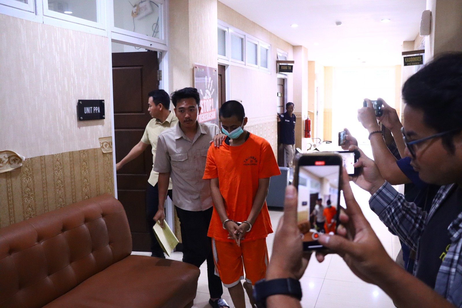 Polres Gresik Berhasil Amankan Tersangka Pelaku Asusila Sesama Jenis Terhadap Anak di Bawah Umur