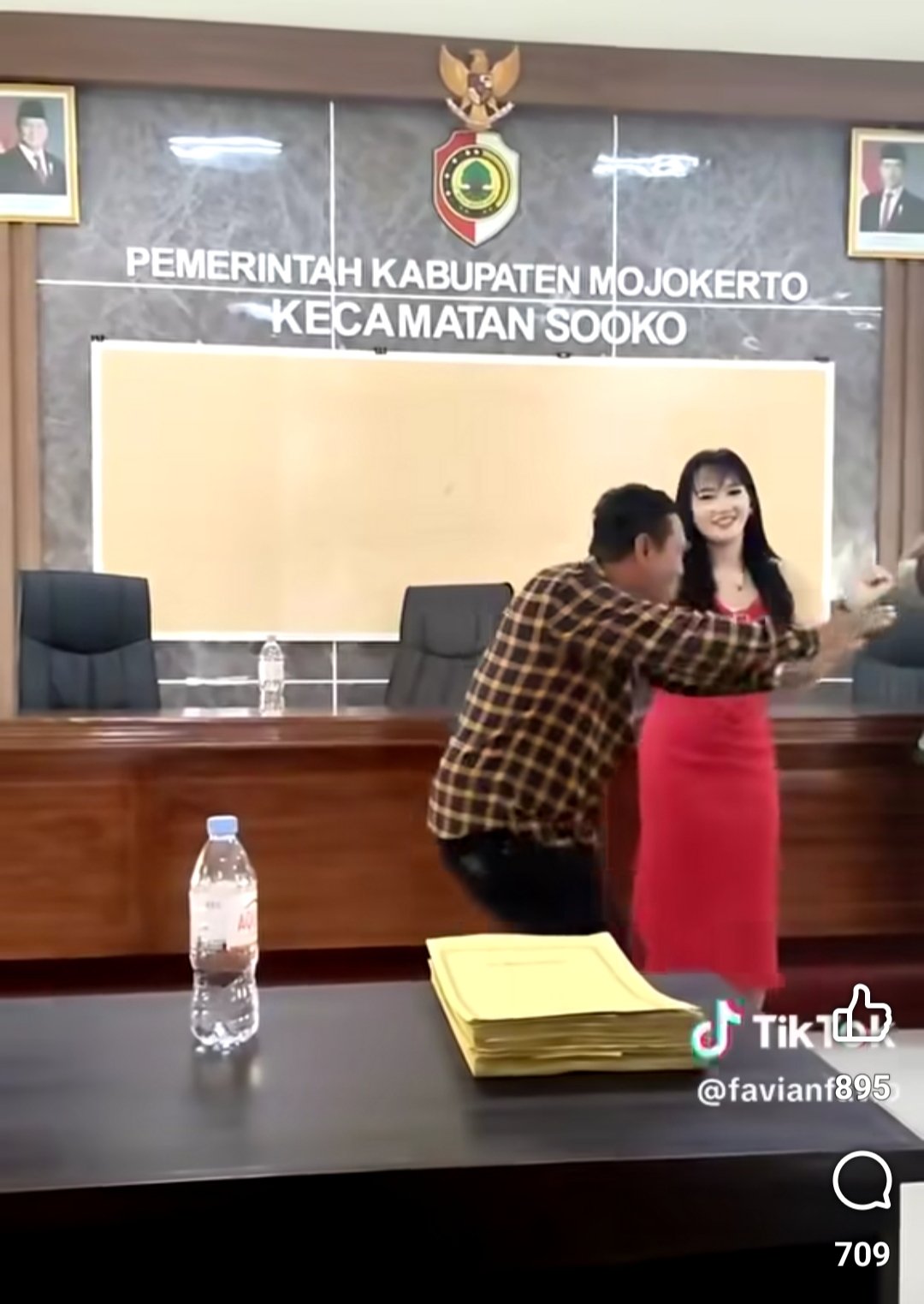 Gara gara Media Sosial Seorang Kades Jadi “Viral”