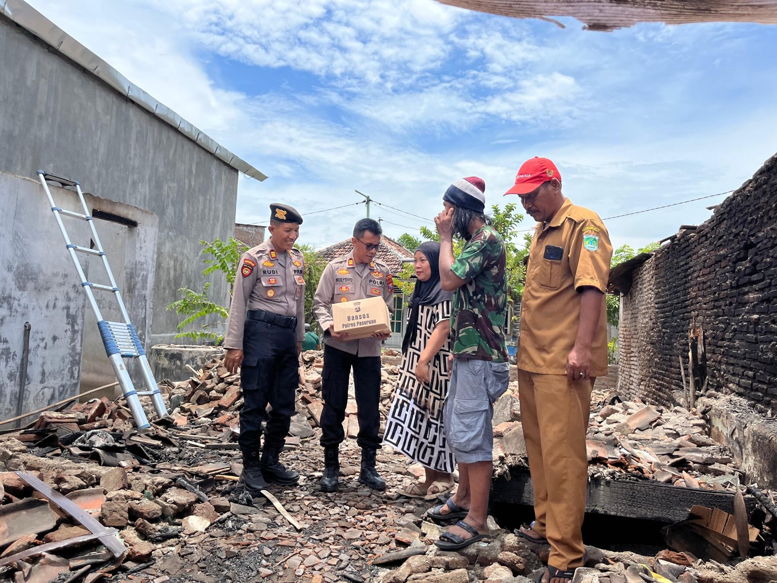 Polres Pasuruan Salurkan Bantuan untuk Korban Kebakaran