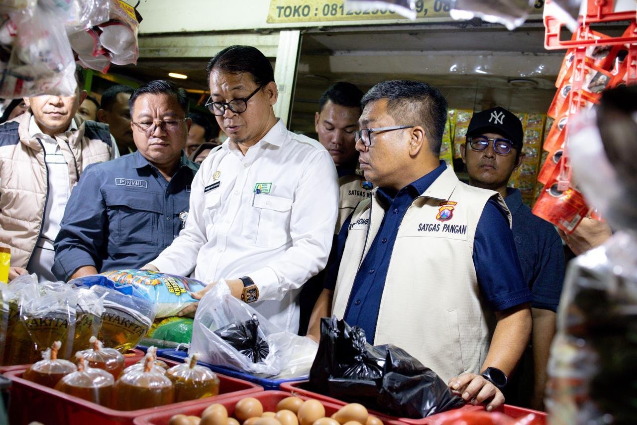 Jelang Nataru Satgas Pengendalian Harga Beras Jawa Timur Sidak Pasar di Surabaya