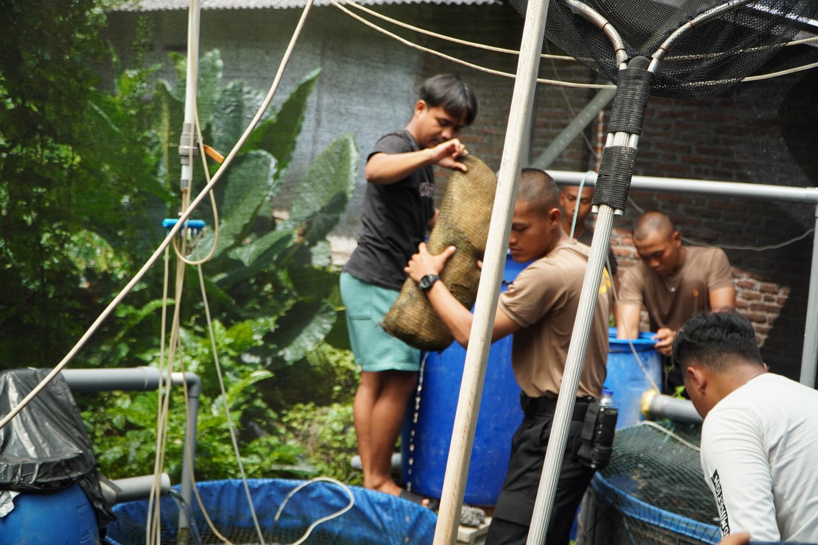 Pembelajaran Kolaboratif: Siswa Diktukba SPN Polda Jatim Tawarkan Solusi Digital untuk UMKM Koi Blitar