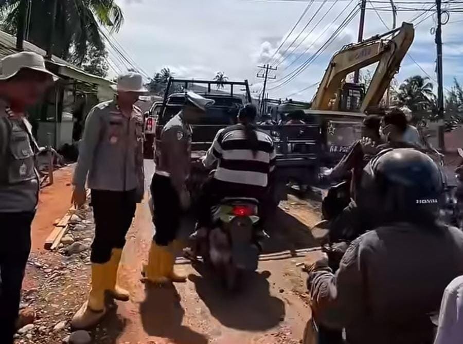 Kolaborasi Polri dan Masyarakat Sukses Pulihkan Jembatan Pandan Tapanuli Tengah