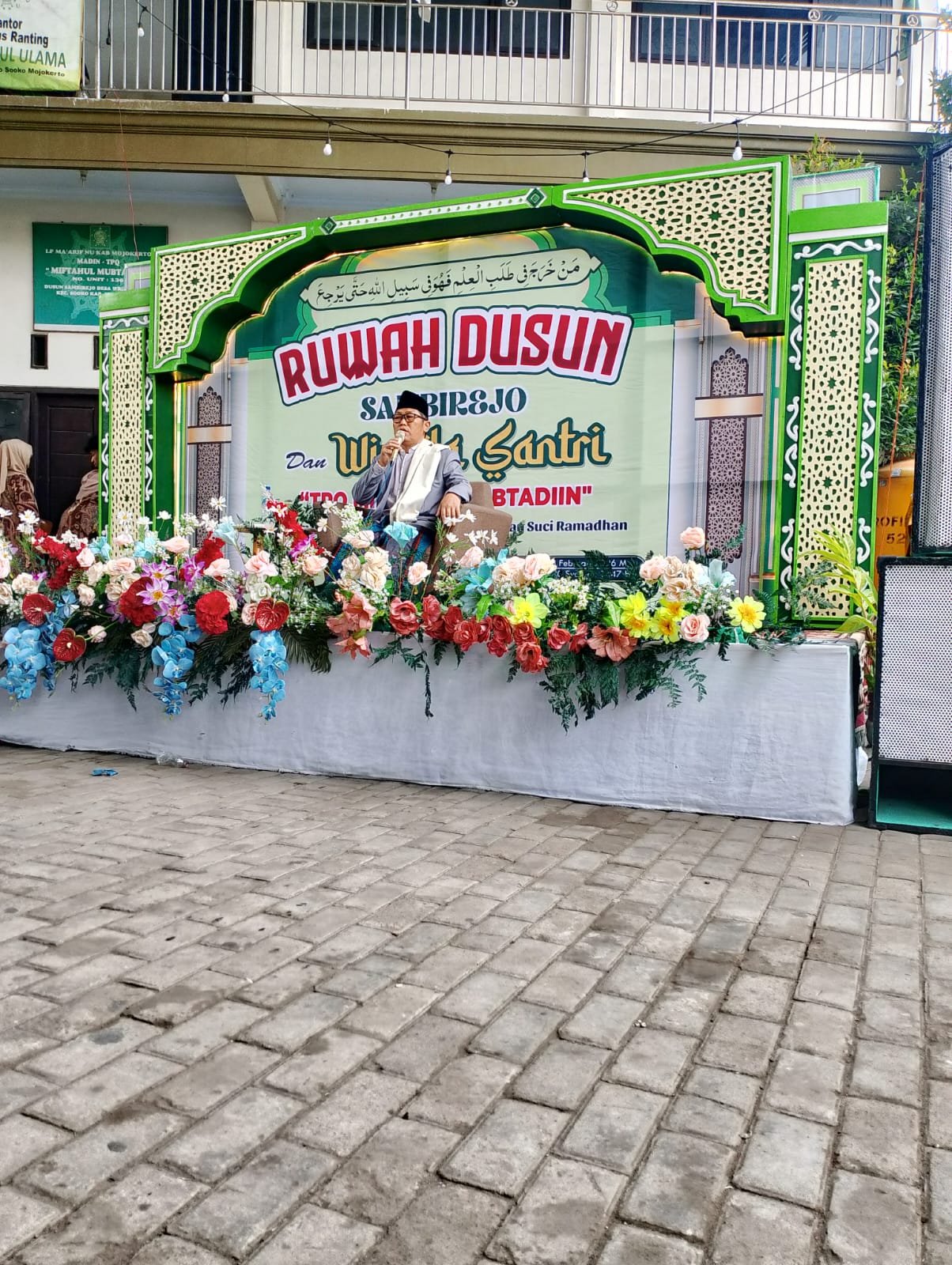 Ruwah Dusun Sambirejo dan Wisuda Santri TPQ Miftahul Mubtadin bersama KH. Su’ud Amin Rosyadi M.Pd